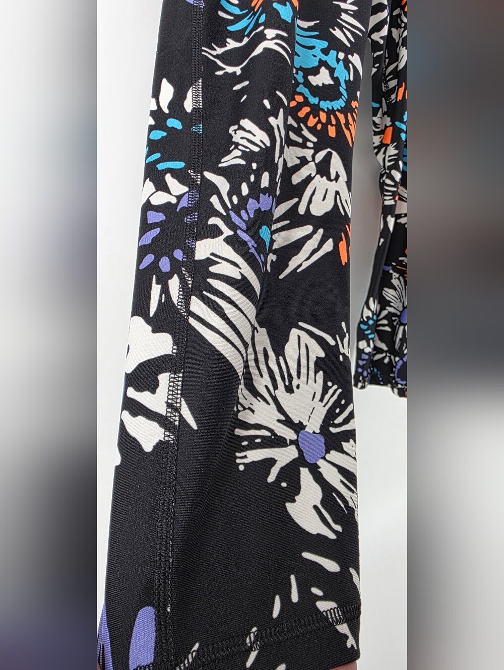 Under Armour HeatGear Abstract Floral No-Slip Compression Leggings โ Womenโs 3X - Picture 11 of 17